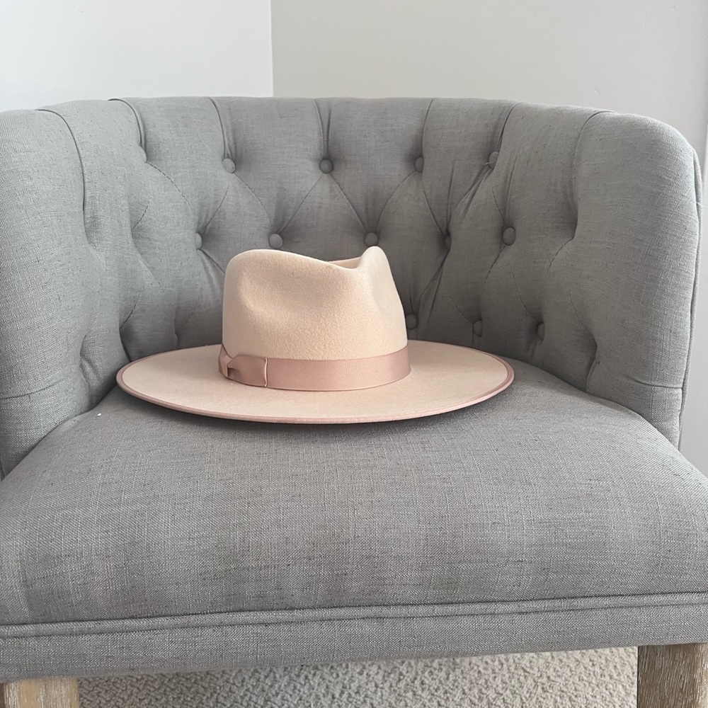 Lack of color wide bring fedora